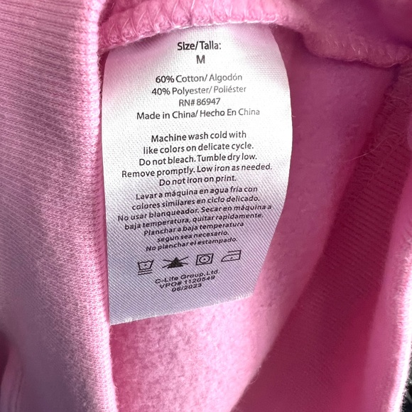 NWT🤩 |•BARBIE•| Adorable Pink Sweatshirt Size Medium - Picture 4 of 9